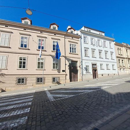 Endless Chanson Zagreb Bagian luar foto