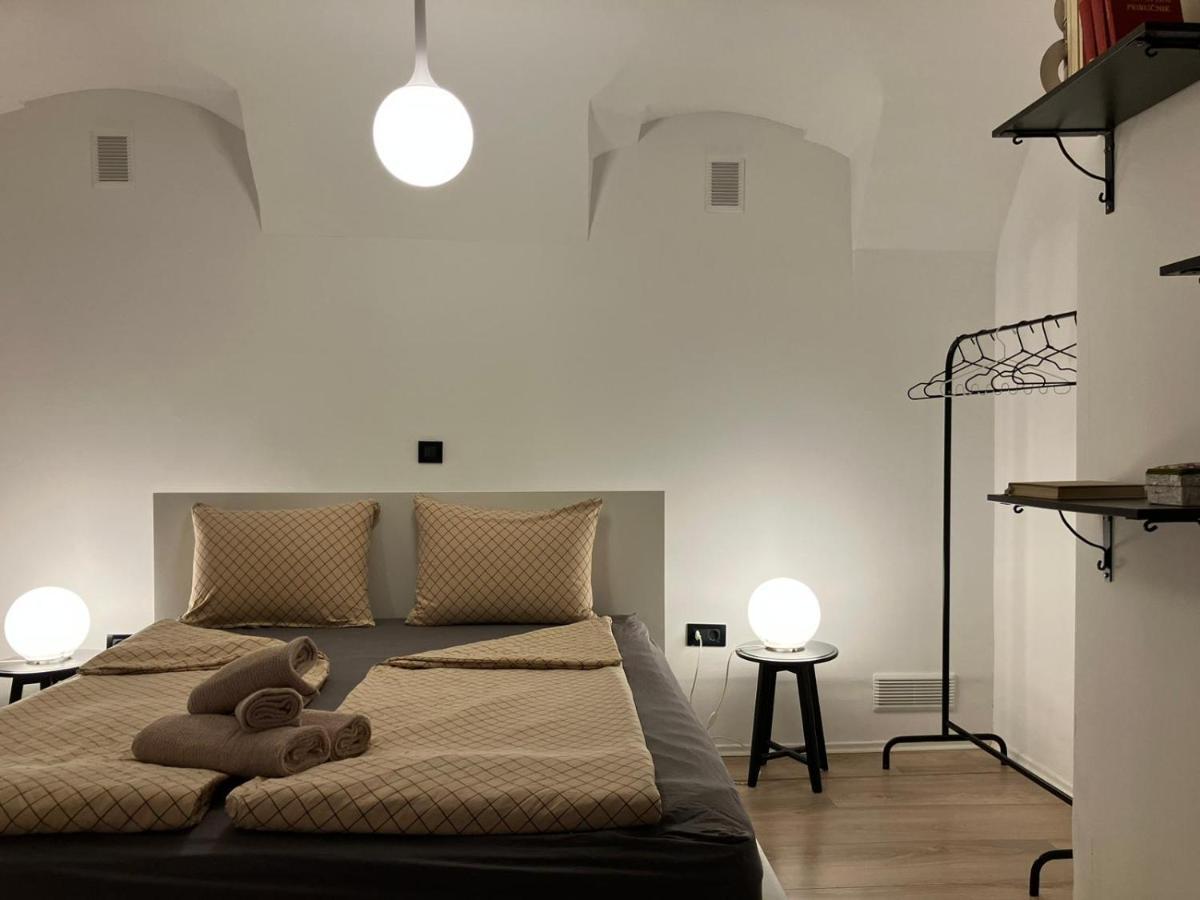 Endless Chanson Zagreb Bagian luar foto