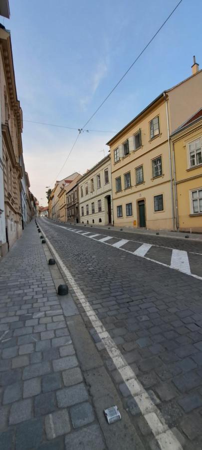 Endless Chanson Zagreb Bagian luar foto