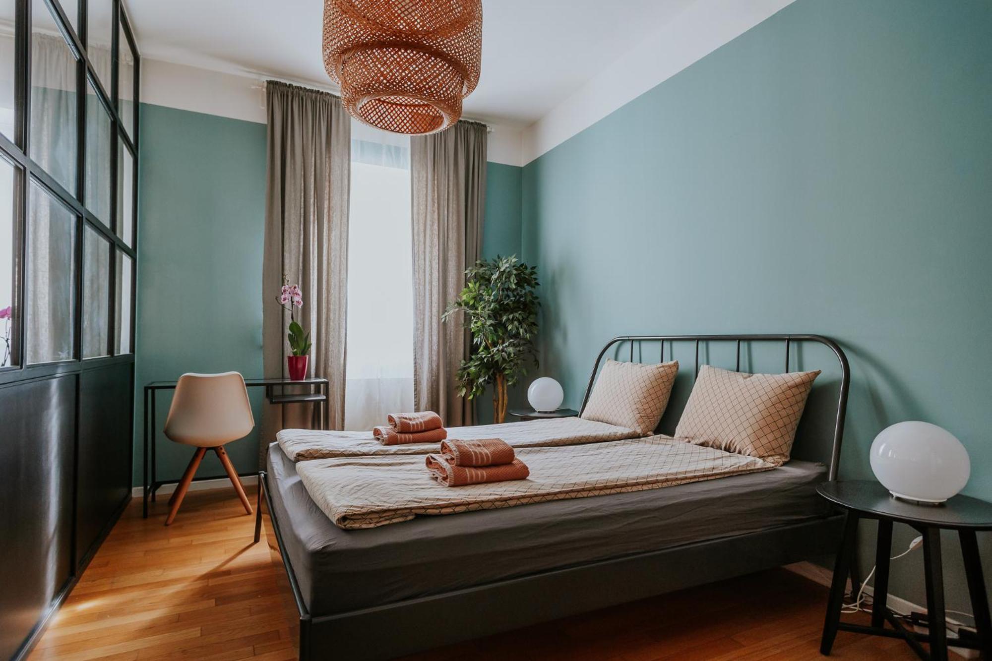 Endless Chanson Zagreb Bagian luar foto