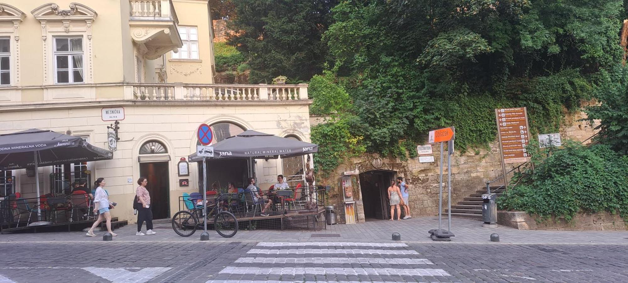 Endless Chanson Zagreb Bagian luar foto